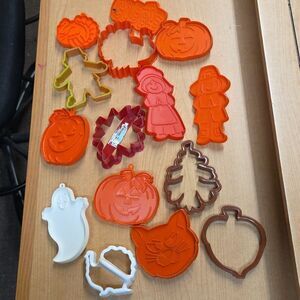 Set of 15‎ FALL cookie cutters, including leaves, ghost, pumpkins, Thanksgiving